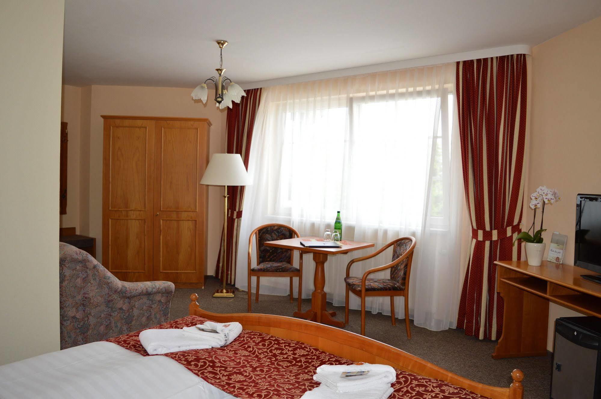 Hotel Auerhahn Masserberg Buitenkant foto