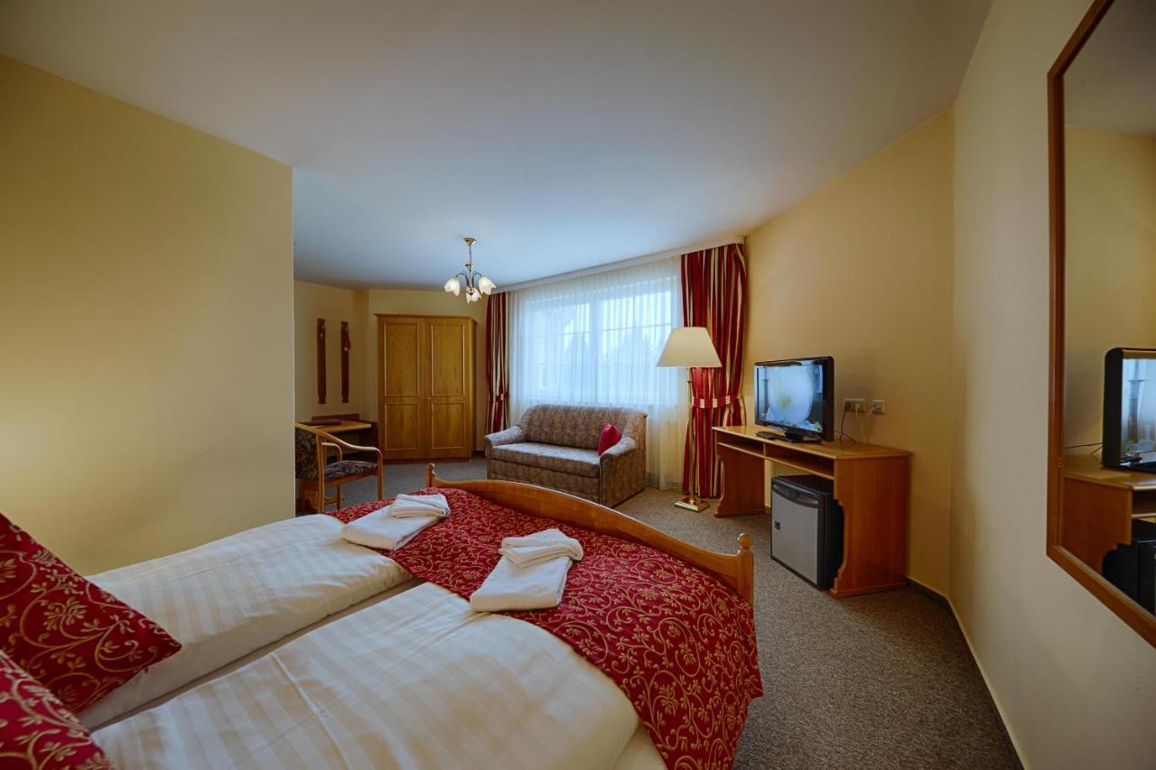 Hotel Auerhahn Masserberg Buitenkant foto