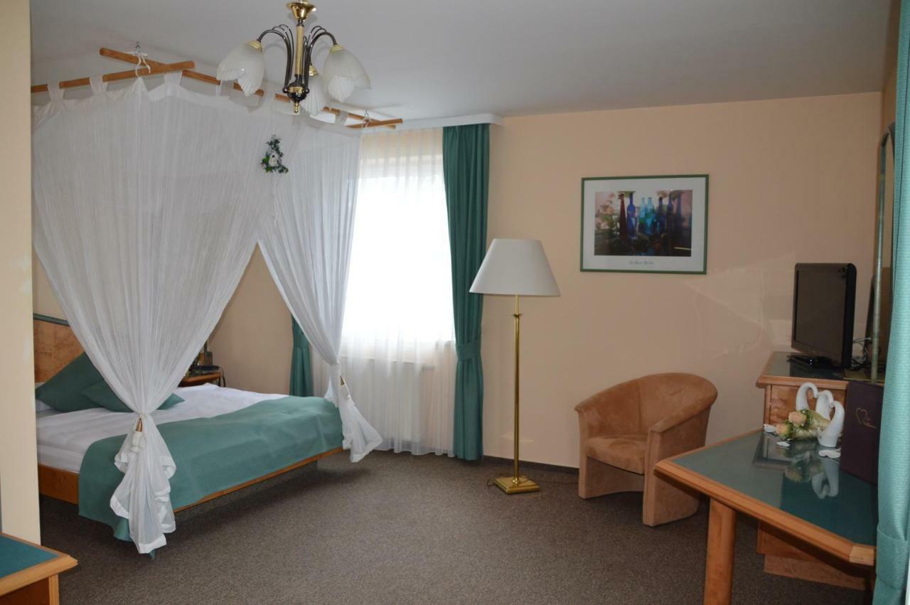 Hotel Auerhahn Masserberg Buitenkant foto